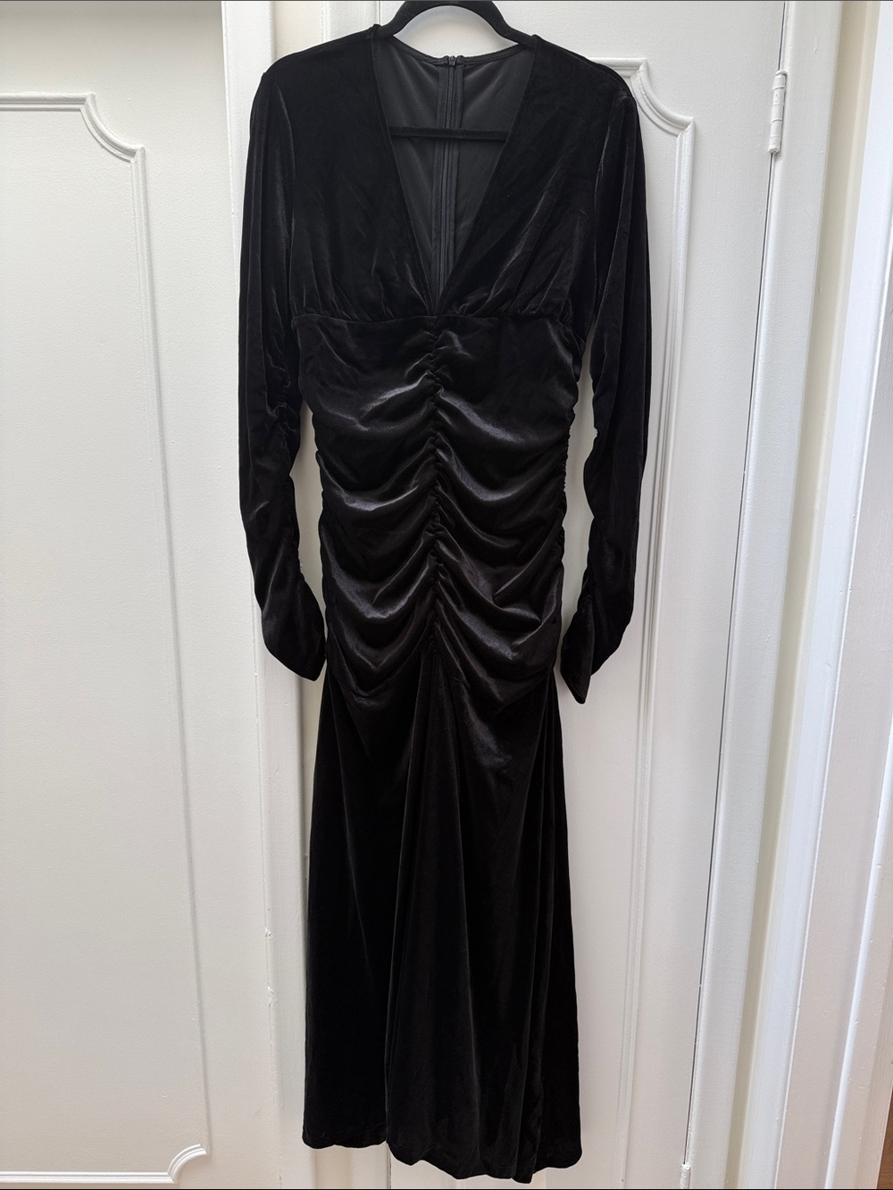 Commense Black Velvet Ruched Long-Sleeve Dress